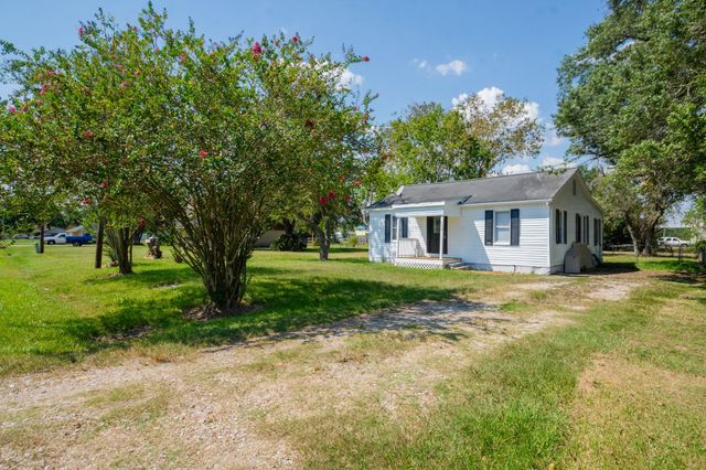 108 Lostracco Street, Angleton, TX 77515