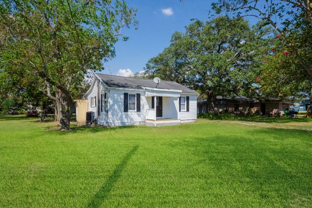 108 Lostracco Street, Angleton, TX 77515