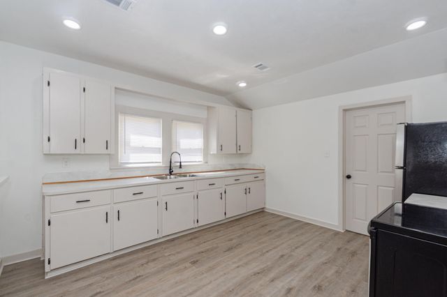 108 Lostracco Street, Angleton, TX 77515