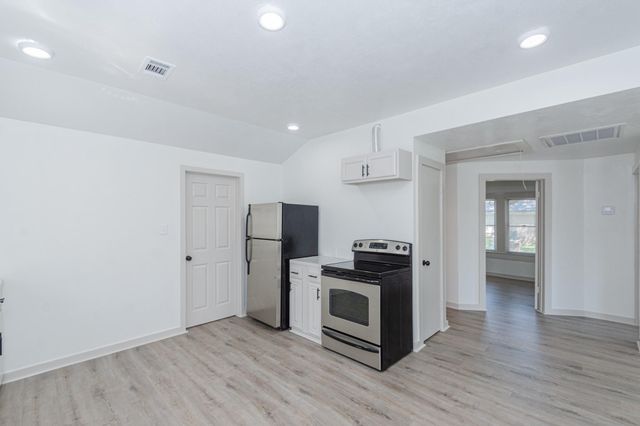 108 Lostracco Street, Angleton, TX 77515