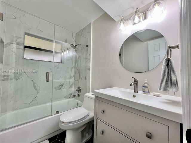 10019 Winding Lake Rd 202, Sunrise, FL 33351