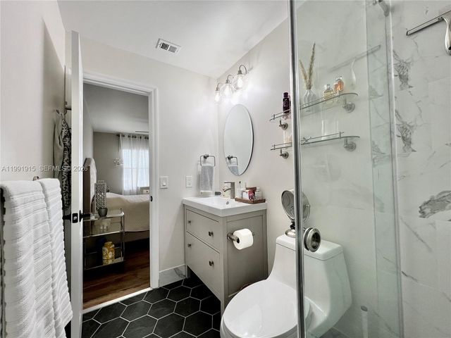 10019 Winding Lake Rd 202, Sunrise, FL 33351