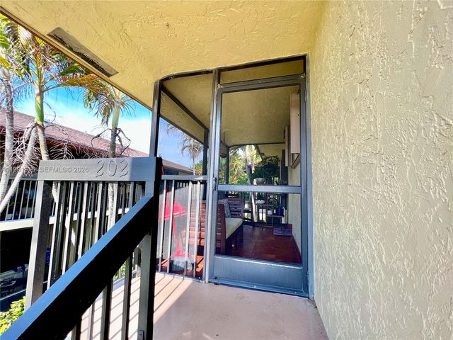 10019 Winding Lake Rd 202, Sunrise, FL 33351