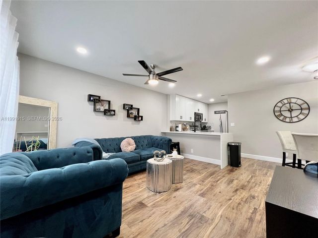 10019 Winding Lake Rd 202, Sunrise, FL 33351