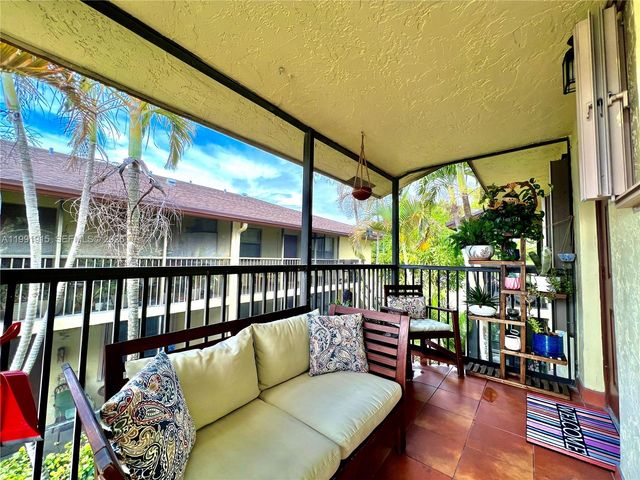 10019 Winding Lake Rd 202, Sunrise, FL 33351