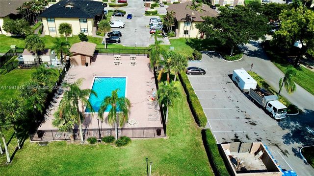 10019 Winding Lake Rd 202, Sunrise, FL 33351