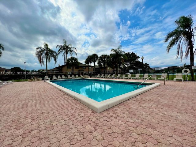 10019 Winding Lake Rd 202, Sunrise, FL 33351