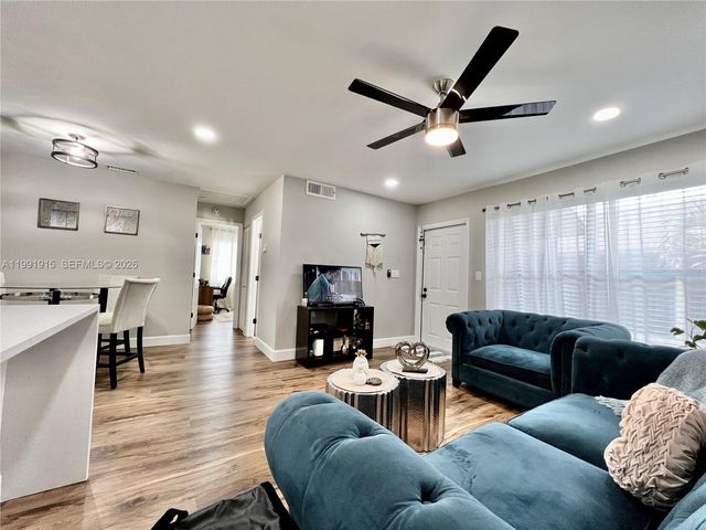 10019 Winding Lake Rd 202, Sunrise, FL 33351