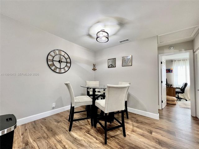 10019 Winding Lake Rd 202, Sunrise, FL 33351