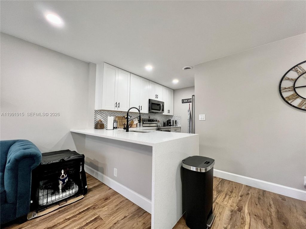 10019 Winding Lake Rd 202, Sunrise, FL 33351