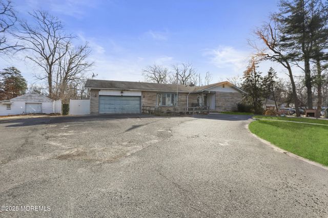 45 Pawnee Road, Lakewood, NJ 08701