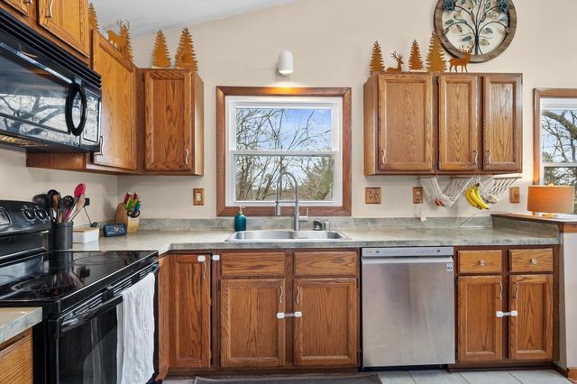 W299S10917 Valley Ridge DRIVE, Mukwonago, WI 53149