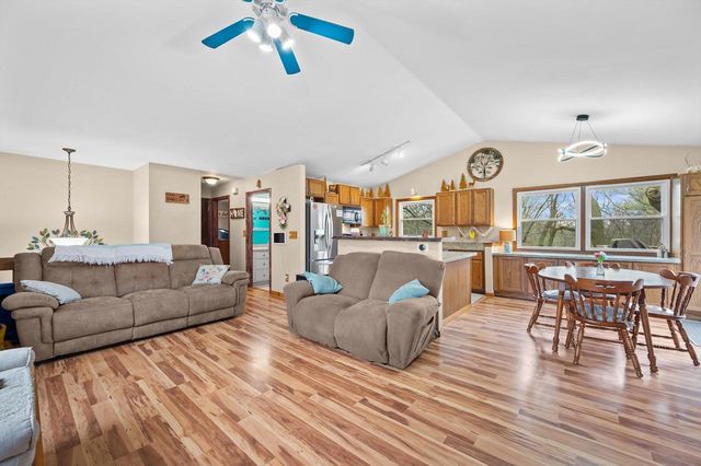 W299S10917 Valley Ridge DRIVE, Mukwonago, WI 53149