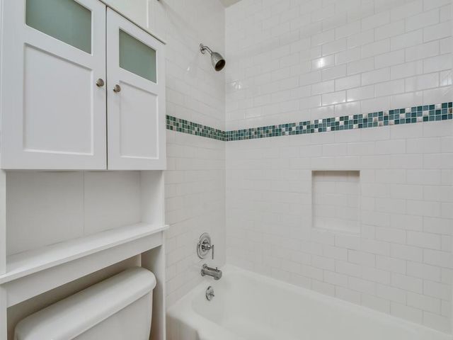 8208 Stillwood LN, Austin, TX 78757