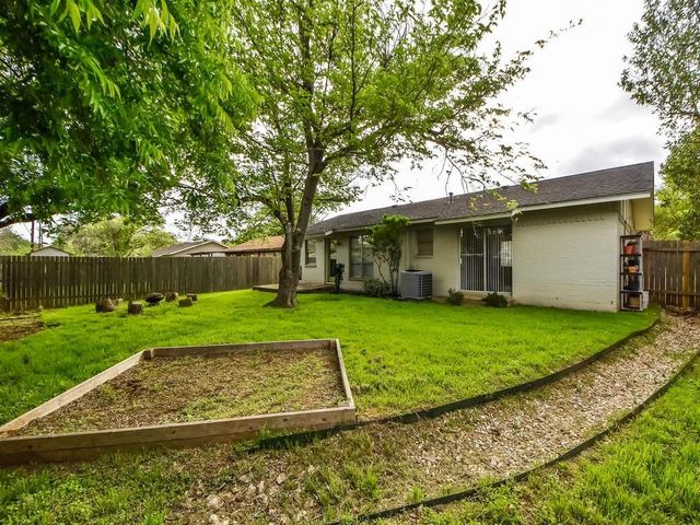 8208 Stillwood LN, Austin, TX 78757