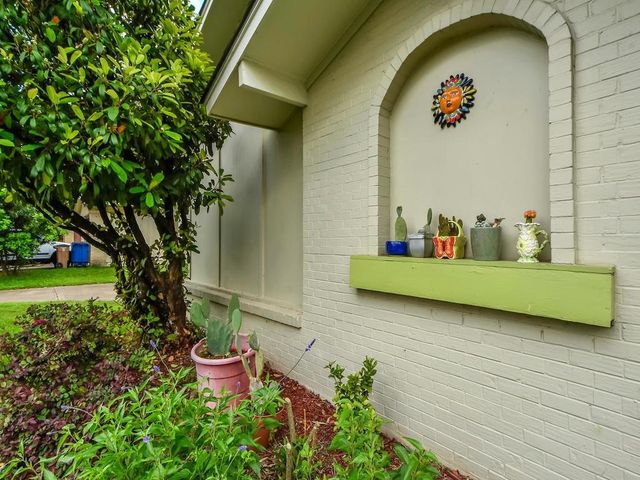 8208 Stillwood LN, Austin, TX 78757