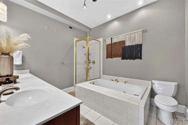 4251 Maryland Avenue, St Louis, MO 63108