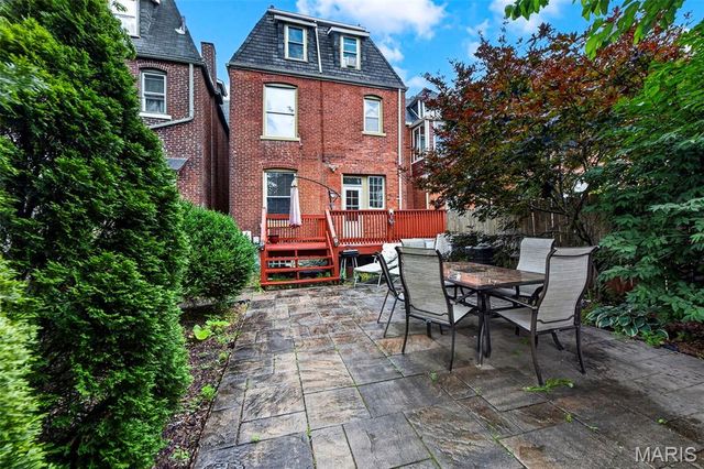 4251 Maryland Avenue, St Louis, MO 63108