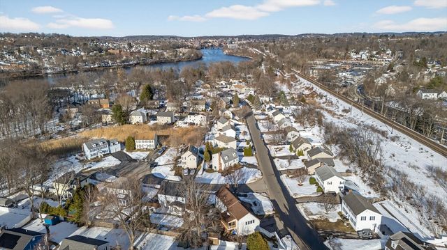 31 Rainbow Drive, Haverhill, MA 01835