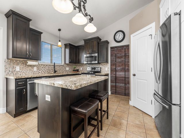 4001 E EAGLE TOP CT, Eagle Mountain, UT 84005