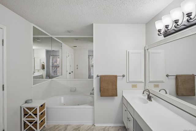 9632 Dover Rdg, San Antonio, TX 78250