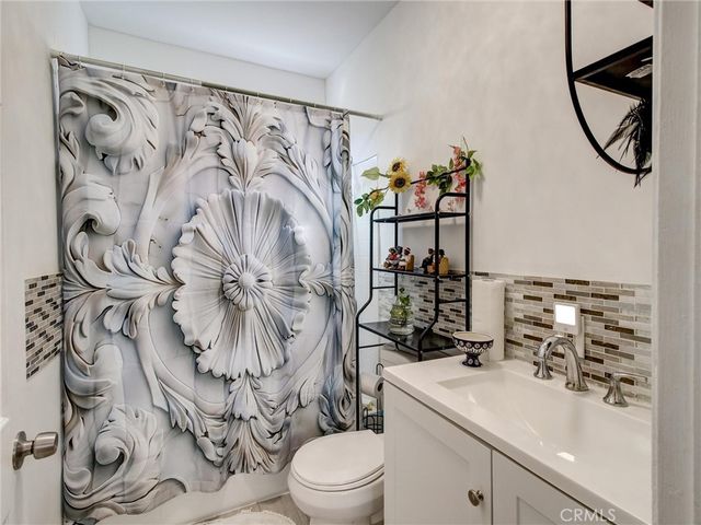 841 W 58th, Los Angeles, CA 90037