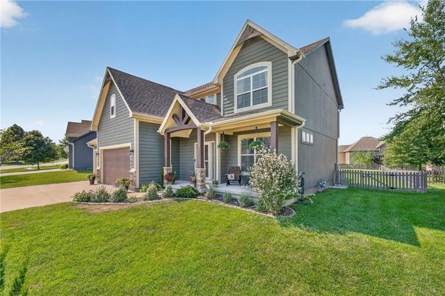 1800 Knoll Creek Lane, Raymore, MO 64083