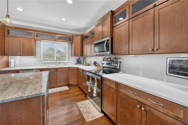 1800 Knoll Creek Lane, Raymore, MO 64083