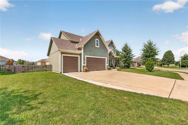1800 Knoll Creek Lane, Raymore, MO 64083