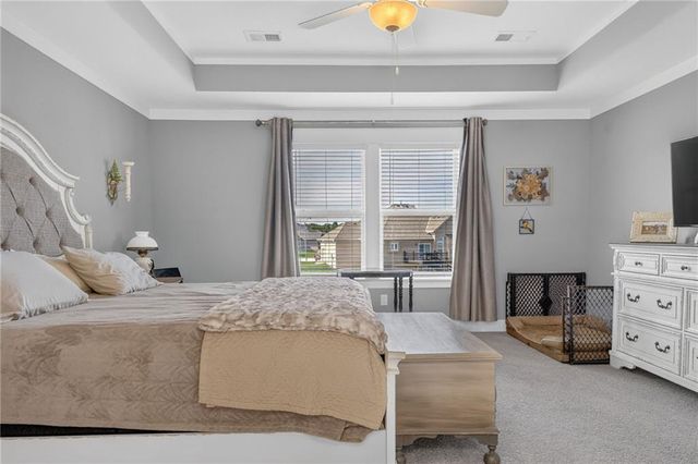 1800 Knoll Creek Lane, Raymore, MO 64083