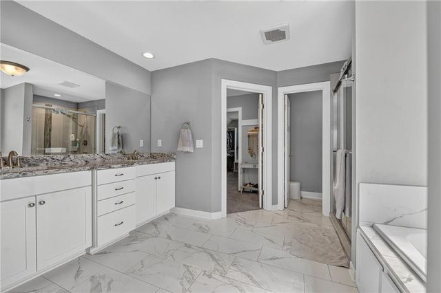 1800 Knoll Creek Lane, Raymore, MO 64083