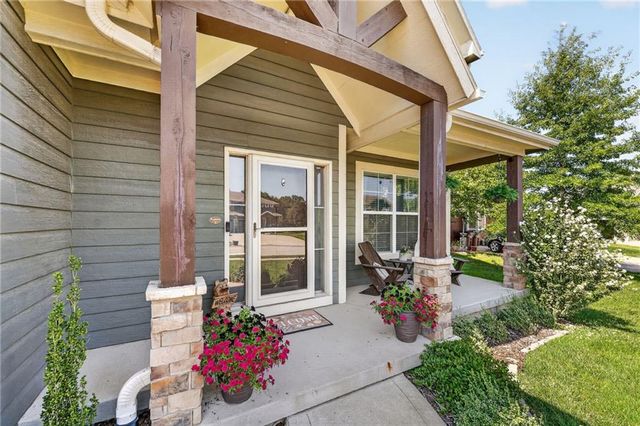 1800 Knoll Creek Lane, Raymore, MO 64083