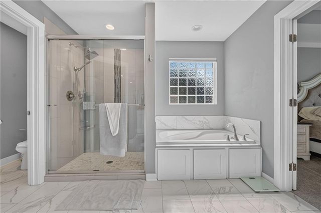 1800 Knoll Creek Lane, Raymore, MO 64083