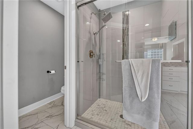 1800 Knoll Creek Lane, Raymore, MO 64083