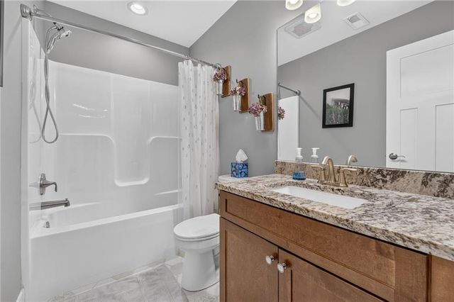 1800 Knoll Creek Lane, Raymore, MO 64083