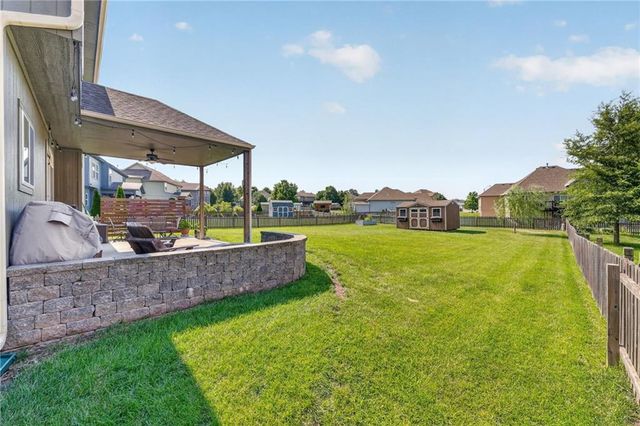 1800 Knoll Creek Lane, Raymore, MO 64083