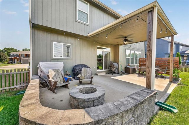 1800 Knoll Creek Lane, Raymore, MO 64083