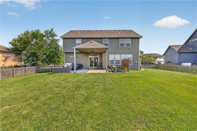 1800 Knoll Creek Lane, Raymore, MO 64083