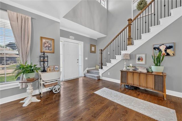 1800 Knoll Creek Lane, Raymore, MO 64083