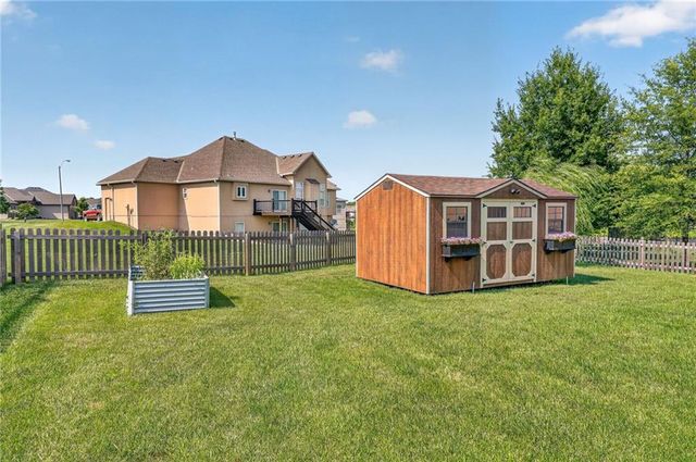 1800 Knoll Creek Lane, Raymore, MO 64083