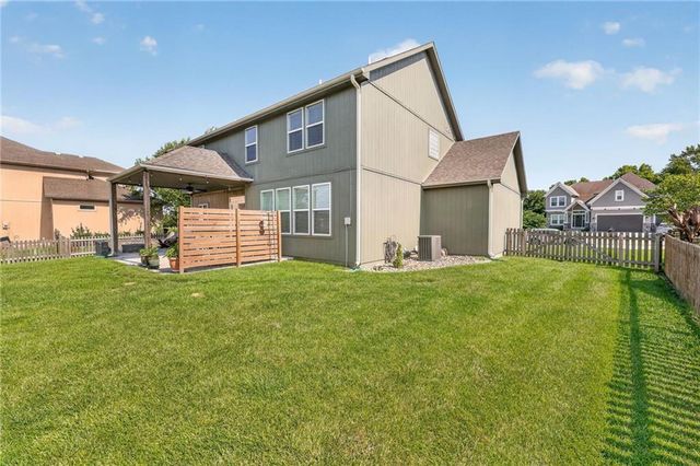 1800 Knoll Creek Lane, Raymore, MO 64083