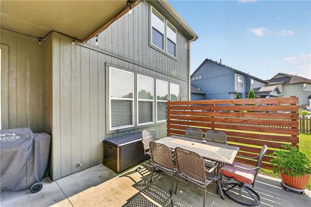 1800 Knoll Creek Lane, Raymore, MO 64083