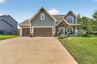 1800 Knoll Creek Lane, Raymore, MO 64083