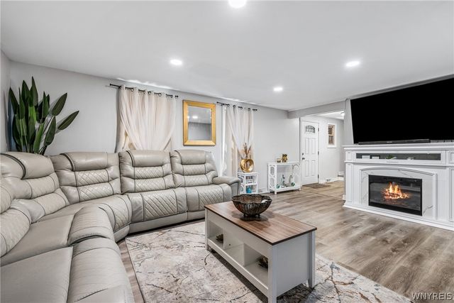 353 Vine Lane, Amherst, NY 14228