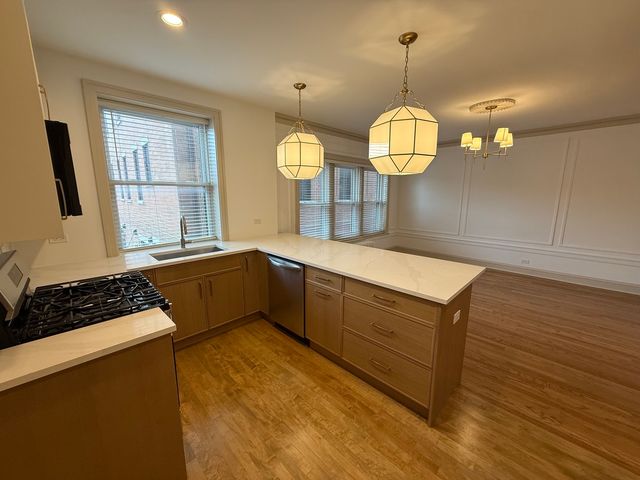 531 Hinman Avenue B-1, Evanston, IL 60202