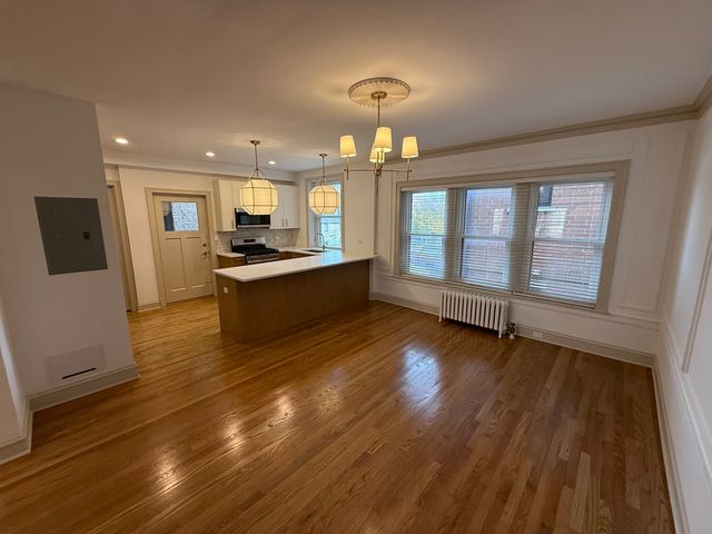 531 Hinman Avenue B-1, Evanston, IL 60202