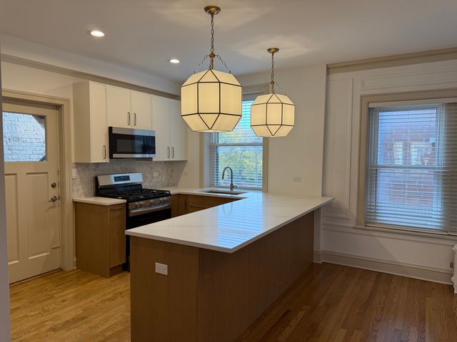 531 Hinman Avenue B-1, Evanston, IL 60202
