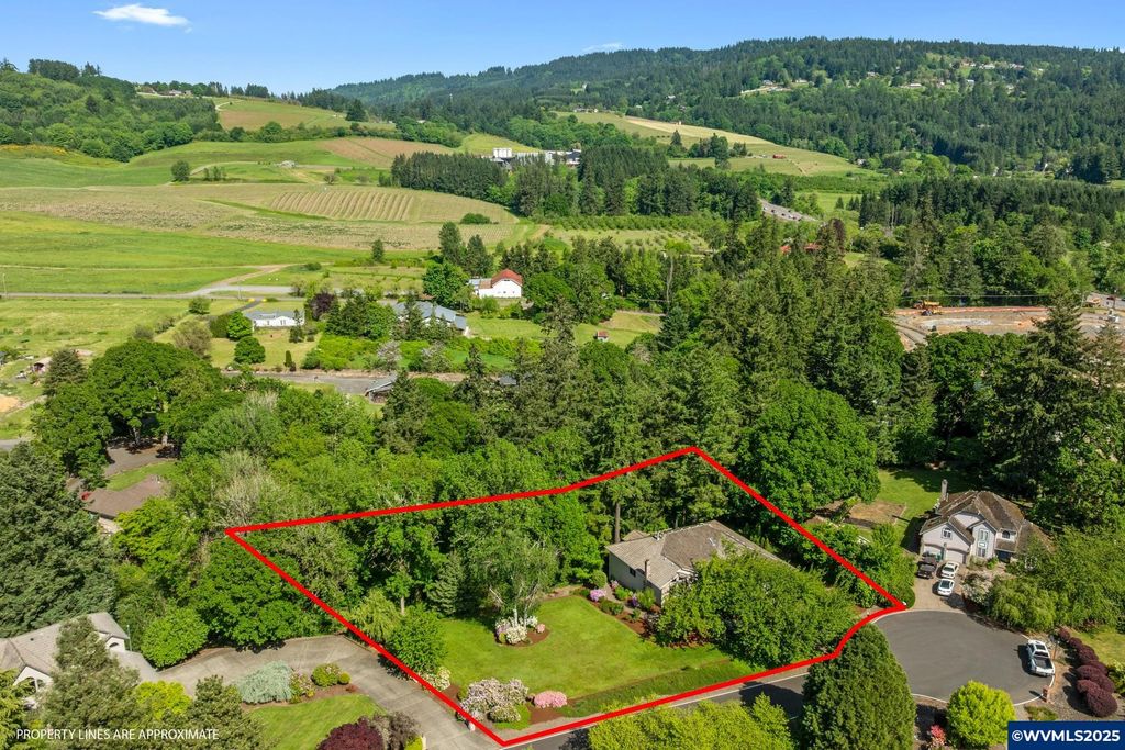 Image 2 of property listing at 4509 NE Blue Heron Ct, Newberg, OR 97132