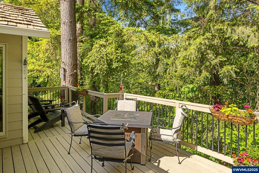 Image 25 of property listing at 4509 NE Blue Heron Ct, Newberg, OR 97132