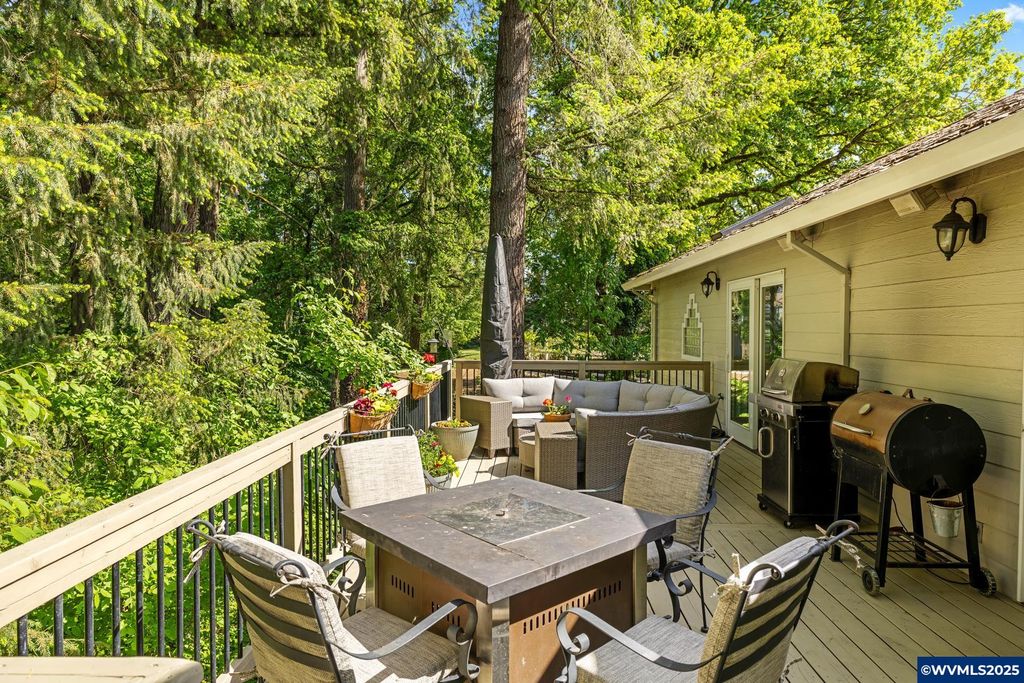 Image 26 of property listing at 4509 NE Blue Heron Ct, Newberg, OR 97132